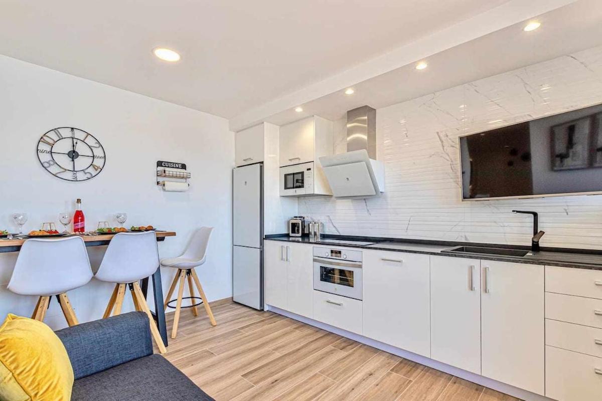 797 Holiday Rentals - Benalbeach- Moderno Piso Para 5 Con Vistas Al Mar Benalmádena Exteriér fotografie